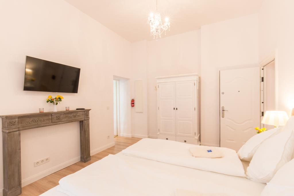 Fritz By Rockchair Apartments L Superhost Status L 3 Bedrooms Boxspringbeds 2 Bathrooms 2 Kitchen - Cozy Family & Business Flair Welcomes You! 베를린 외부 사진