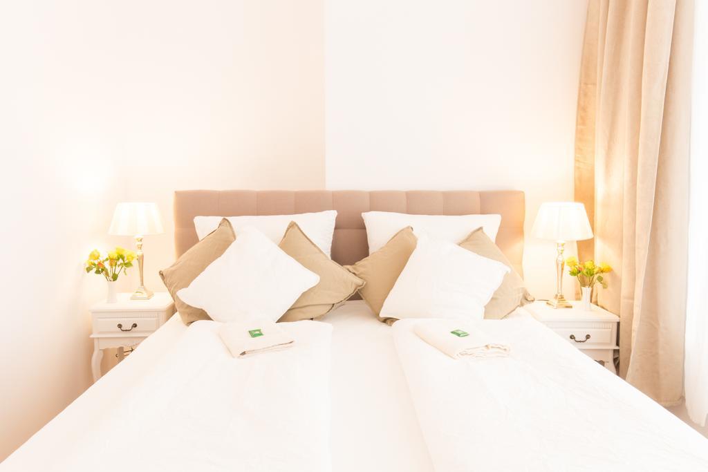 Fritz By Rockchair Apartments L Superhost Status L 3 Bedrooms Boxspringbeds 2 Bathrooms 2 Kitchen - Cozy Family & Business Flair Welcomes You! 베를린 외부 사진