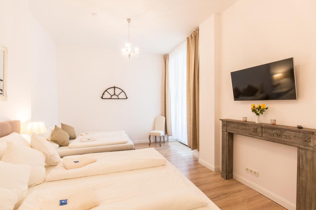 Fritz By Rockchair Apartments L Superhost Status L 3 Bedrooms Boxspringbeds 2 Bathrooms 2 Kitchen - Cozy Family & Business Flair Welcomes You! 베를린 외부 사진